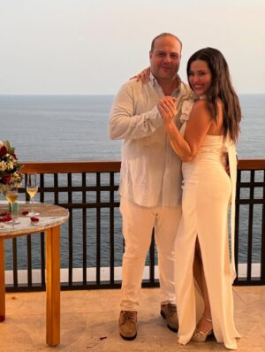 Yuliana Peniche Instagram - ¡¡¡ Siiiiiiiiii !!! ¡ Si acepto 💍 mi amor ! En ésta vida y en todas me caso contigo 👰♀️ 🤵♂️ 🤍 Y y M 🤍 ¡Te amo! @marcosabellaterrazo & @yuliannap 18/08/2025
#amor #love #yuliannapeniche #marcosabella