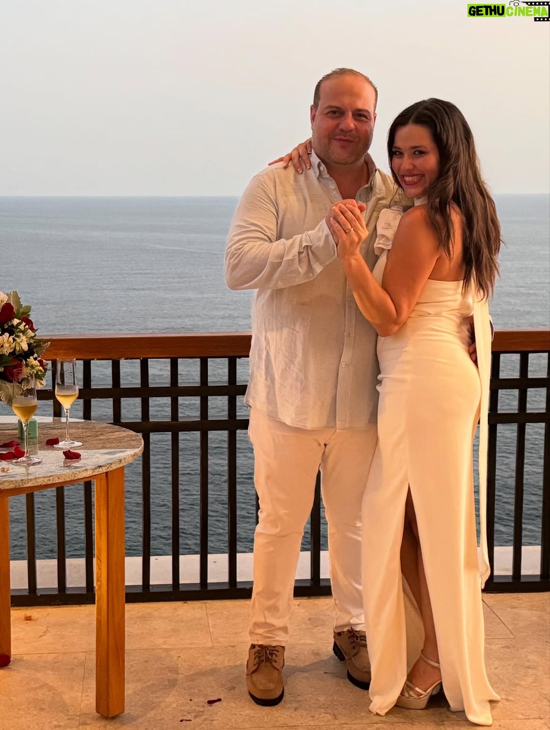 Yuliana Peniche - 10.5K Likes - ¡¡¡ Siiiiiiiiii !!! ¡ Si acepto 💍 mi amor ! En ésta vida y en todas me caso contigo 👰‍♀️ 🤵‍♂️ 🤍 Y y M 🤍 ¡Te amo! @marcosabellaterrazo & @yuliannap 18/08/2025 

#amor #love #yuliannapeniche #marcosabella