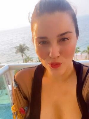 Yuliana Peniche Instagram - āļø šļø š šļø ā¤ļøš š š“ ā±ļø š šāāļø
#mar #playa #sol #arena #piscina #amor #vacaciones