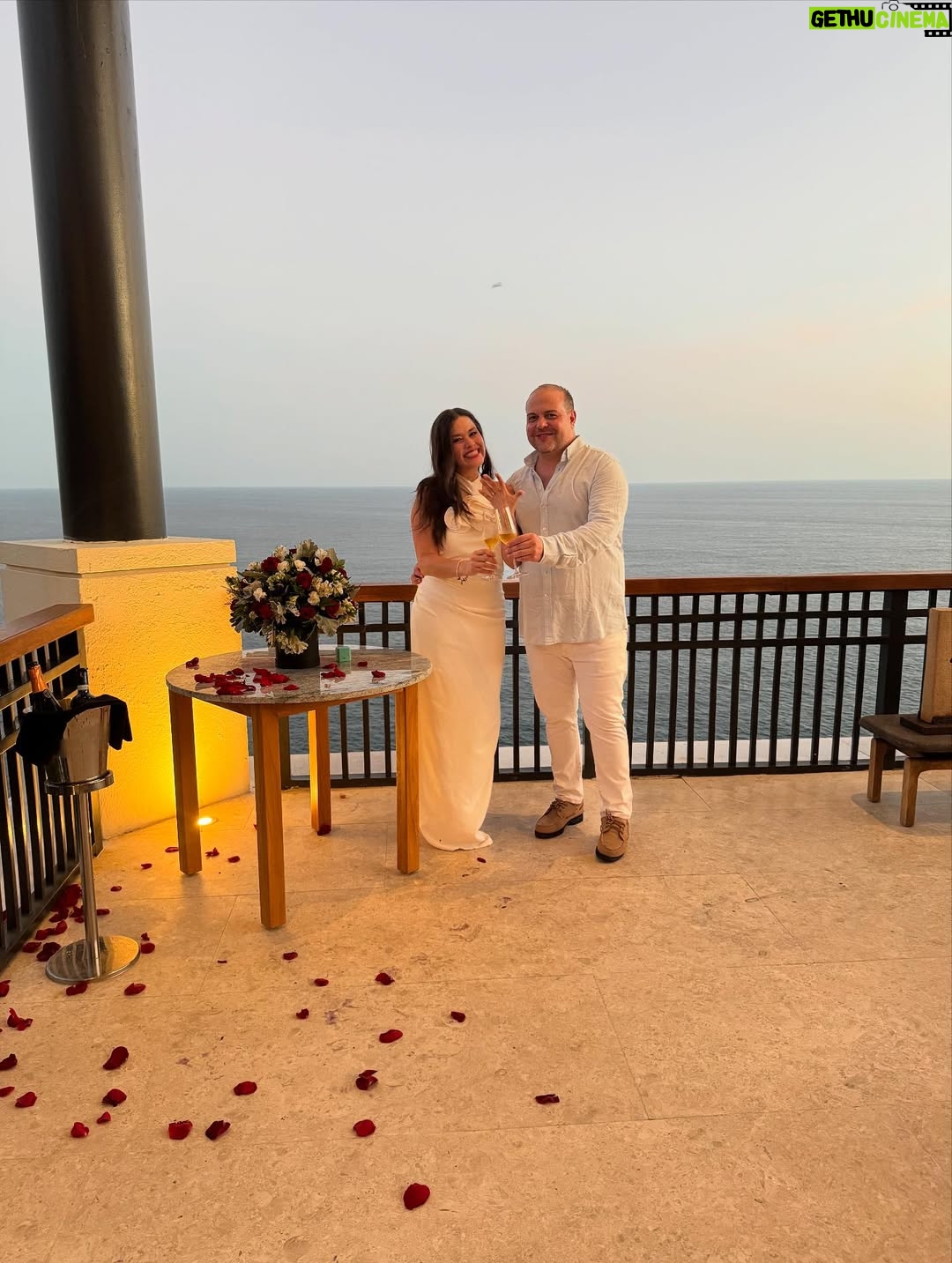 Yuliana Peniche - 10.5K Likes - ¡¡¡ Siiiiiiiiii !!! ¡ Si acepto 💍 mi amor ! En ésta vida y en todas me caso contigo 👰‍♀️ 🤵‍♂️ 🤍 Y y M 🤍 ¡Te amo! @marcosabellaterrazo & @yuliannap 18/08/2025 

#amor #love #yuliannapeniche #marcosabella