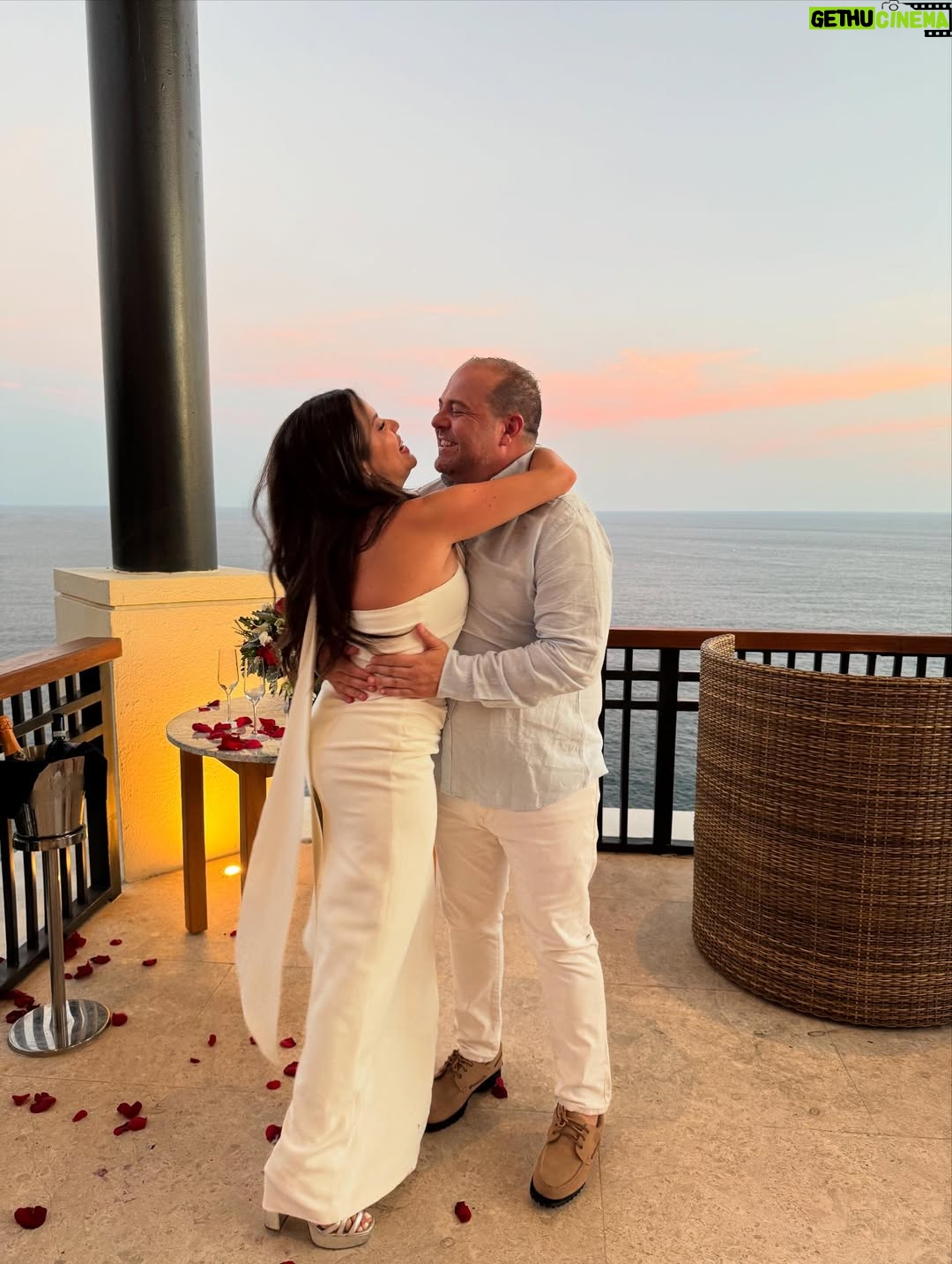 Yuliana Peniche - 10.5K Likes - ¡¡¡ Siiiiiiiiii !!! ¡ Si acepto 💍 mi amor ! En ésta vida y en todas me caso contigo 👰‍♀️ 🤵‍♂️ 🤍 Y y M 🤍 ¡Te amo! @marcosabellaterrazo & @yuliannap 18/08/2025 

#amor #love #yuliannapeniche #marcosabella