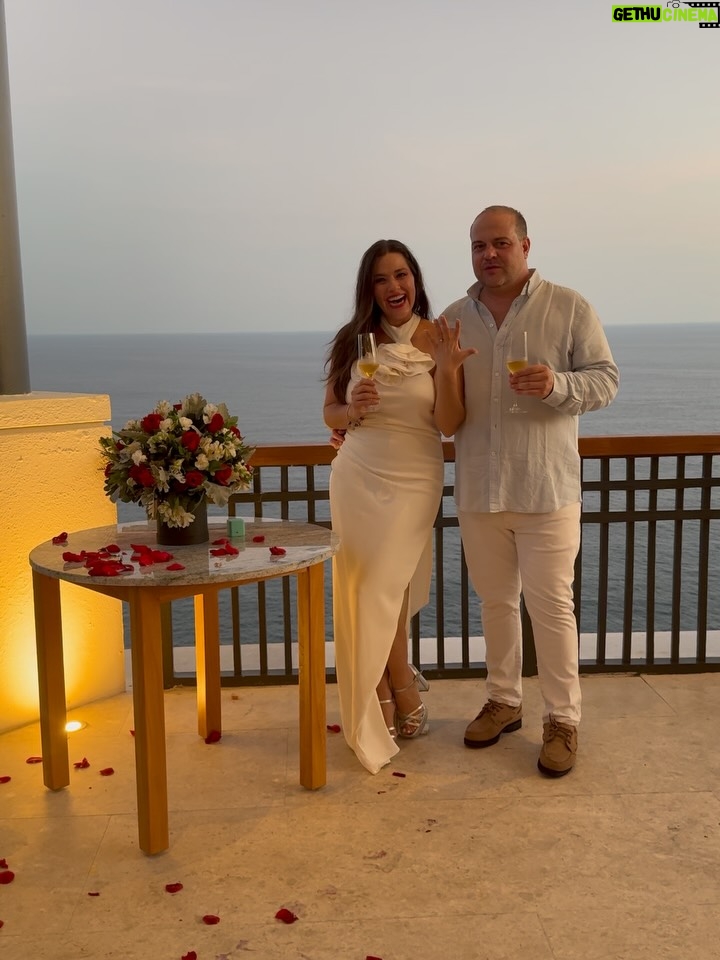 Yuliana Peniche - 10.5K Likes - ¡¡¡ Siiiiiiiiii !!! ¡ Si acepto 💍 mi amor ! En ésta vida y en todas me caso contigo 👰‍♀️ 🤵‍♂️ 🤍 Y y M 🤍 ¡Te amo! @marcosabellaterrazo & @yuliannap 18/08/2025 

#amor #love #yuliannapeniche #marcosabella