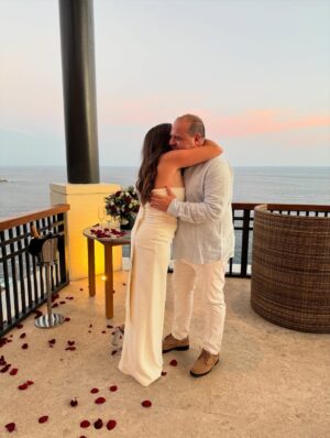 Yuliana Peniche Instagram - ¡¡¡ Siiiiiiiiii !!! ¡ Si acepto 💍 mi amor ! En ésta vida y en todas me caso contigo 👰♀️ 🤵♂️ 🤍 Y y M 🤍 ¡Te amo! @marcosabellaterrazo & @yuliannap 18/08/2025
#amor #love #yuliannapeniche #marcosabella
