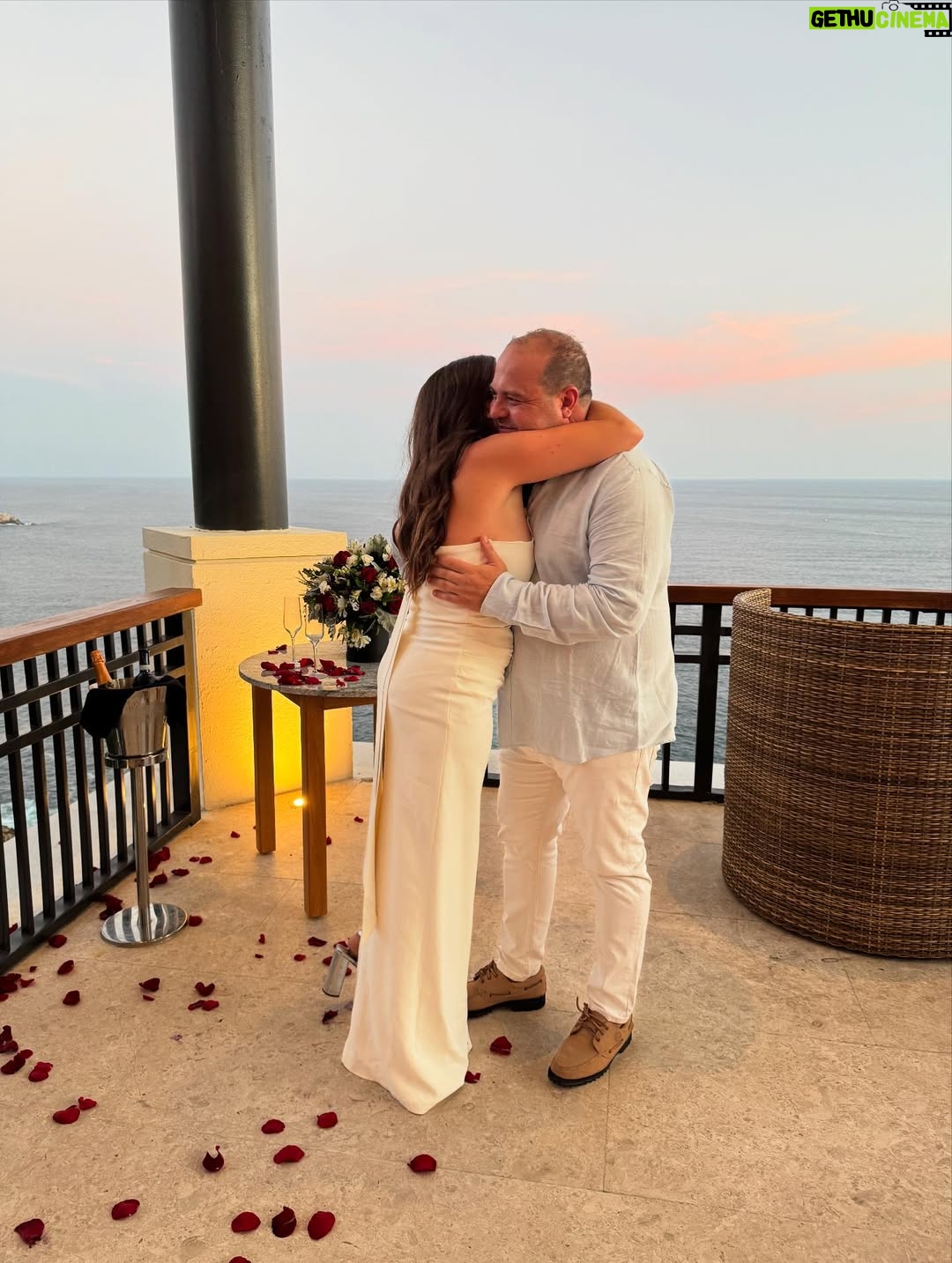 Yuliana Peniche - 10.5K Likes - ¡¡¡ Siiiiiiiiii !!! ¡ Si acepto 💍 mi amor ! En ésta vida y en todas me caso contigo 👰‍♀️ 🤵‍♂️ 🤍 Y y M 🤍 ¡Te amo! @marcosabellaterrazo & @yuliannap 18/08/2025 

#amor #love #yuliannapeniche #marcosabella