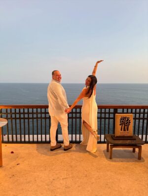 Yuliana Peniche Instagram - ¡¡¡ Siiiiiiiiii !!! ¡ Si acepto 💍 mi amor ! En ésta vida y en todas me caso contigo 👰♀️ 🤵♂️ 🤍 Y y M 🤍 ¡Te amo! @marcosabellaterrazo & @yuliannap 18/08/2025
#amor #love #yuliannapeniche #marcosabella