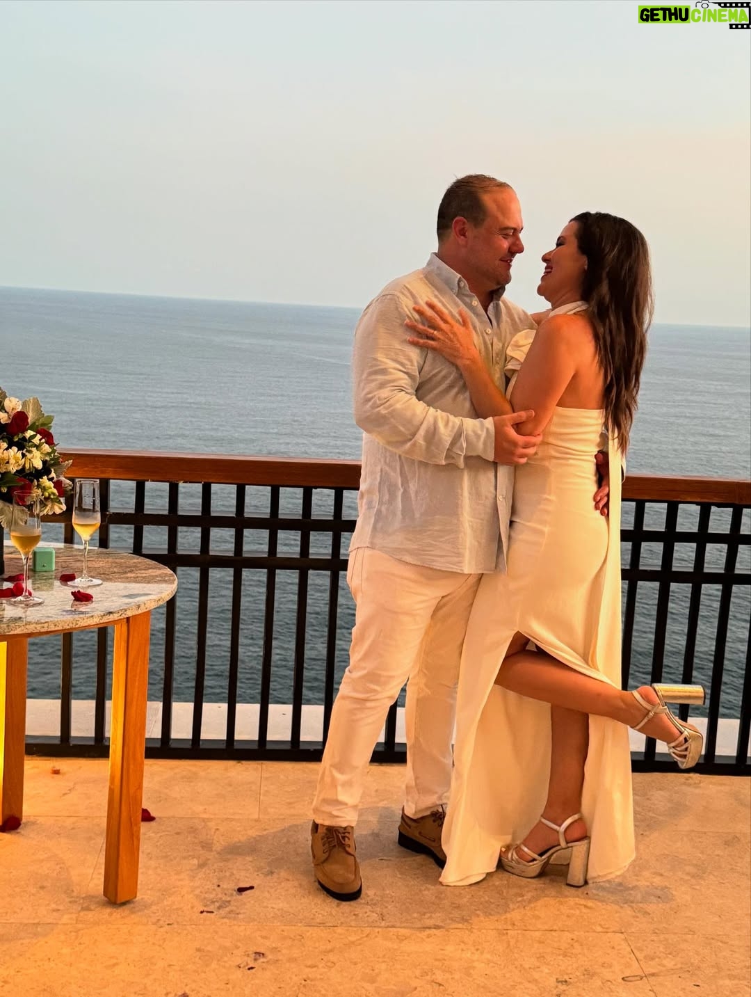 Yuliana Peniche - 10.5K Likes - ¡¡¡ Siiiiiiiiii !!! ¡ Si acepto 💍 mi amor ! En ésta vida y en todas me caso contigo 👰‍♀️ 🤵‍♂️ 🤍 Y y M 🤍 ¡Te amo! @marcosabellaterrazo & @yuliannap 18/08/2025 

#amor #love #yuliannapeniche #marcosabella