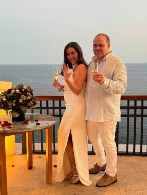 Yuliana Peniche Instagram - ¡¡¡ Siiiiiiiiii !!! ¡ Si acepto 💍 mi amor ! En ésta vida y en todas me caso contigo 👰♀️ 🤵♂️ 🤍 Y y M 🤍 ¡Te amo! @marcosabellaterrazo & @yuliannap 18/08/2025
#amor #love #yuliannapeniche #marcosabella