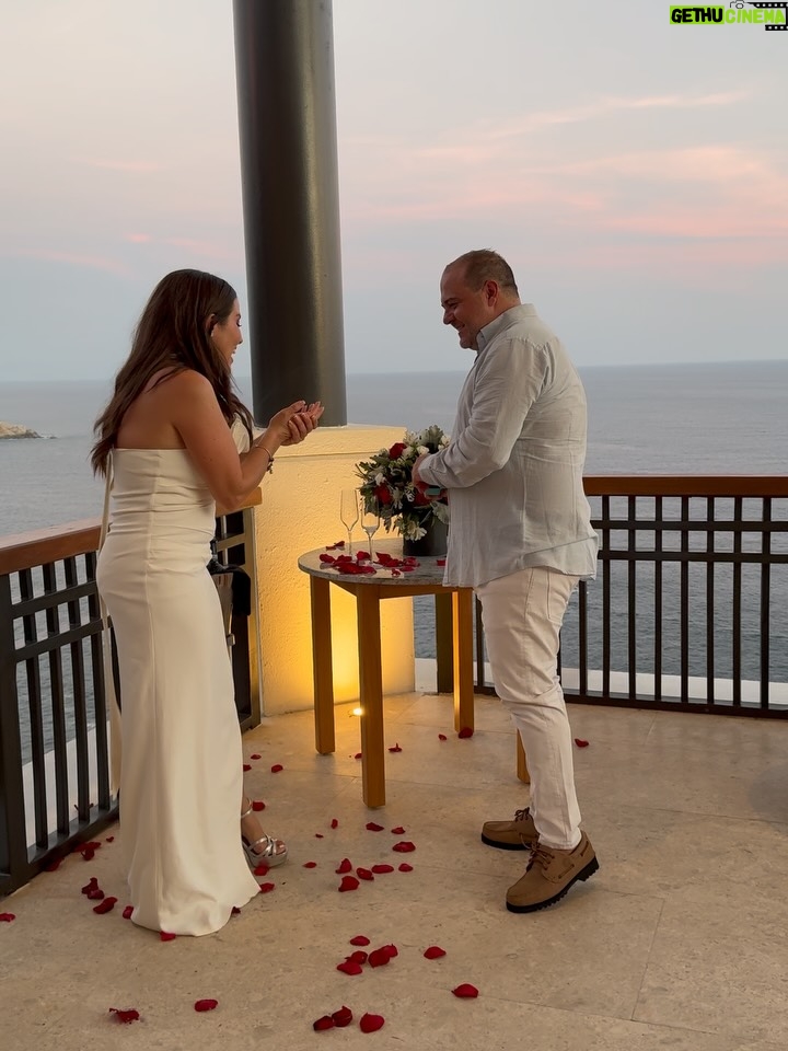 Yuliana Peniche - 10.5K Likes - ¡¡¡ Siiiiiiiiii !!! ¡ Si acepto 💍 mi amor ! En ésta vida y en todas me caso contigo 👰‍♀️ 🤵‍♂️ 🤍 Y y M 🤍 ¡Te amo! @marcosabellaterrazo & @yuliannap 18/08/2025 

#amor #love #yuliannapeniche #marcosabella