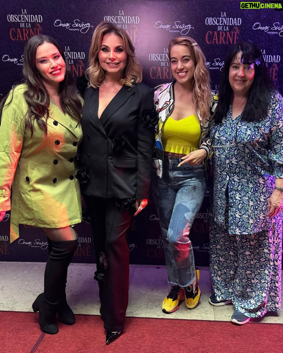 Yuliana Peniche - 2.5K Likes - Anoche fue el estreno a prensa y alfombra roja de @laobscenidaddelacarne 🎭 en el Teatro Renacimiento con puro talentoso @sugeyabregotv @cuquitaoficial_ @horaciopancheri y @salinasjorgemx Está muy atrevida y candente 🔥 la obra de teatro ¡ Tienen que verla ! Muchísimas felicidades a toda la compañía 👏🏼👏🏼👏🏼👏🏼 Éxito y larga temporada 💫 @omarproductor @jonathan.tonatiuh Sugey te queremos mucho amiga ✨❤️‍🔥 te ves guapísima y hermosa como siempre ❤️‍🔥

#centroculturalmanolofabregas #teatro #actores #laobscenidaddelacarne #alfombraroja