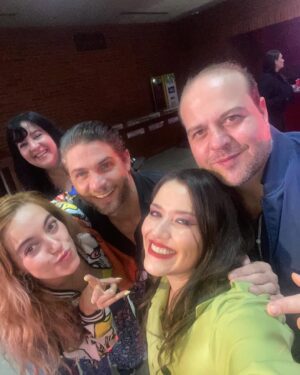 Yuliana Peniche Instagram - Anoche fue el estreno a prensa y alfombra roja de @laobscenidaddelacarne 🎭 en el Teatro Renacimiento con puro talentoso @sugeyabregotv @cuquitaoficial_ @horaciopancheri y @salinasjorgemx Está muy atrevida y candente 🔥 la obra de teatro ¡ Tienen que verla ! Muchísimas felicidades a toda la compañía 👏🏼👏🏼👏🏼👏🏼 Éxito y larga temporada 💫 @omarproductor @jonathan.tonatiuh Sugey te queremos mucho amiga ✨❤️🔥 te ves guapísima y hermosa como siempre ❤️🔥
#centroculturalmanolofabregas #teatro #actores #laobscenidaddelacarne #alfombraroja