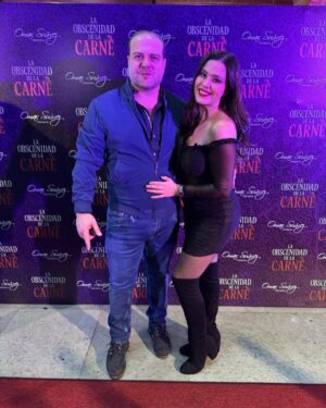 Yuliana Peniche Instagram - Anoche fue el estreno a prensa y alfombra roja de @laobscenidaddelacarne 🎭 en el Teatro Renacimiento con puro talentoso @sugeyabregotv @cuquitaoficial_ @horaciopancheri y @salinasjorgemx Está muy atrevida y candente 🔥 la obra de teatro ¡ Tienen que verla ! Muchísimas felicidades a toda la compañía 👏🏼👏🏼👏🏼👏🏼 Éxito y larga temporada 💫 @omarproductor @jonathan.tonatiuh Sugey te queremos mucho amiga ✨❤️🔥 te ves guapísima y hermosa como siempre ❤️🔥
#centroculturalmanolofabregas #teatro #actores #laobscenidaddelacarne #alfombraroja