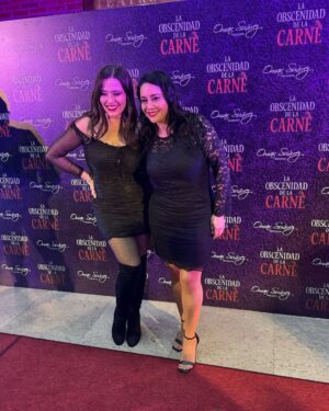 Yuliana Peniche Instagram - Anoche fue el estreno a prensa y alfombra roja de @laobscenidaddelacarne 🎭 en el Teatro Renacimiento con puro talentoso @sugeyabregotv @cuquitaoficial_ @horaciopancheri y @salinasjorgemx Está muy atrevida y candente 🔥 la obra de teatro ¡ Tienen que verla ! Muchísimas felicidades a toda la compañía 👏🏼👏🏼👏🏼👏🏼 Éxito y larga temporada 💫 @omarproductor @jonathan.tonatiuh Sugey te queremos mucho amiga ✨❤️🔥 te ves guapísima y hermosa como siempre ❤️🔥
#centroculturalmanolofabregas #teatro #actores #laobscenidaddelacarne #alfombraroja
