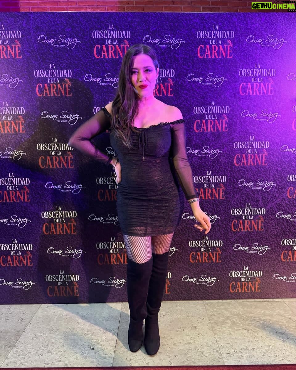 Yuliana Peniche - 2.5K Likes - Anoche fue el estreno a prensa y alfombra roja de @laobscenidaddelacarne 🎭 en el Teatro Renacimiento con puro talentoso @sugeyabregotv @cuquitaoficial_ @horaciopancheri y @salinasjorgemx Está muy atrevida y candente 🔥 la obra de teatro ¡ Tienen que verla ! Muchísimas felicidades a toda la compañía 👏🏼👏🏼👏🏼👏🏼 Éxito y larga temporada 💫 @omarproductor @jonathan.tonatiuh Sugey te queremos mucho amiga ✨❤️‍🔥 te ves guapísima y hermosa como siempre ❤️‍🔥

#centroculturalmanolofabregas #teatro #actores #laobscenidaddelacarne #alfombraroja