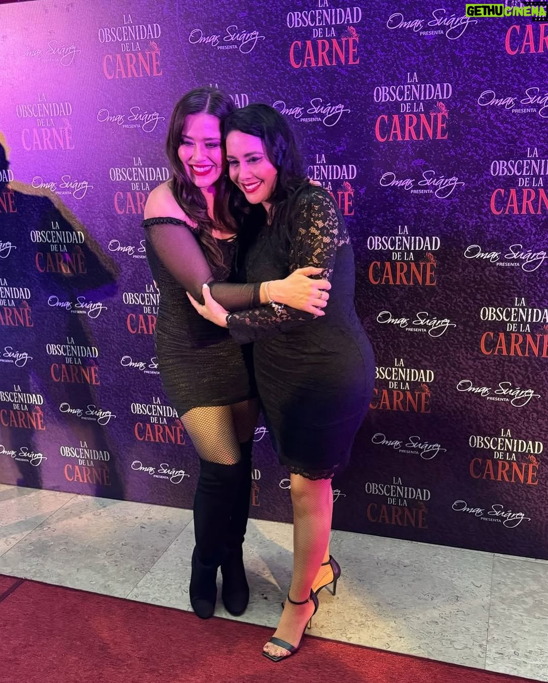 Yuliana Peniche - 2.5K Likes - Anoche fue el estreno a prensa y alfombra roja de @laobscenidaddelacarne 🎭 en el Teatro Renacimiento con puro talentoso @sugeyabregotv @cuquitaoficial_ @horaciopancheri y @salinasjorgemx Está muy atrevida y candente 🔥 la obra de teatro ¡ Tienen que verla ! Muchísimas felicidades a toda la compañía 👏🏼👏🏼👏🏼👏🏼 Éxito y larga temporada 💫 @omarproductor @jonathan.tonatiuh Sugey te queremos mucho amiga ✨❤️‍🔥 te ves guapísima y hermosa como siempre ❤️‍🔥

#centroculturalmanolofabregas #teatro #actores #laobscenidaddelacarne #alfombraroja