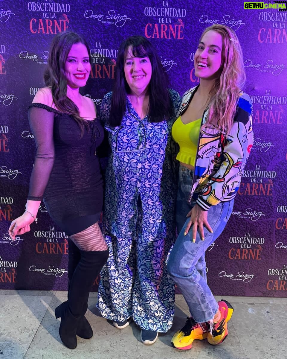 Yuliana Peniche - 2.5K Likes - Anoche fue el estreno a prensa y alfombra roja de @laobscenidaddelacarne 🎭 en el Teatro Renacimiento con puro talentoso @sugeyabregotv @cuquitaoficial_ @horaciopancheri y @salinasjorgemx Está muy atrevida y candente 🔥 la obra de teatro ¡ Tienen que verla ! Muchísimas felicidades a toda la compañía 👏🏼👏🏼👏🏼👏🏼 Éxito y larga temporada 💫 @omarproductor @jonathan.tonatiuh Sugey te queremos mucho amiga ✨❤️‍🔥 te ves guapísima y hermosa como siempre ❤️‍🔥

#centroculturalmanolofabregas #teatro #actores #laobscenidaddelacarne #alfombraroja