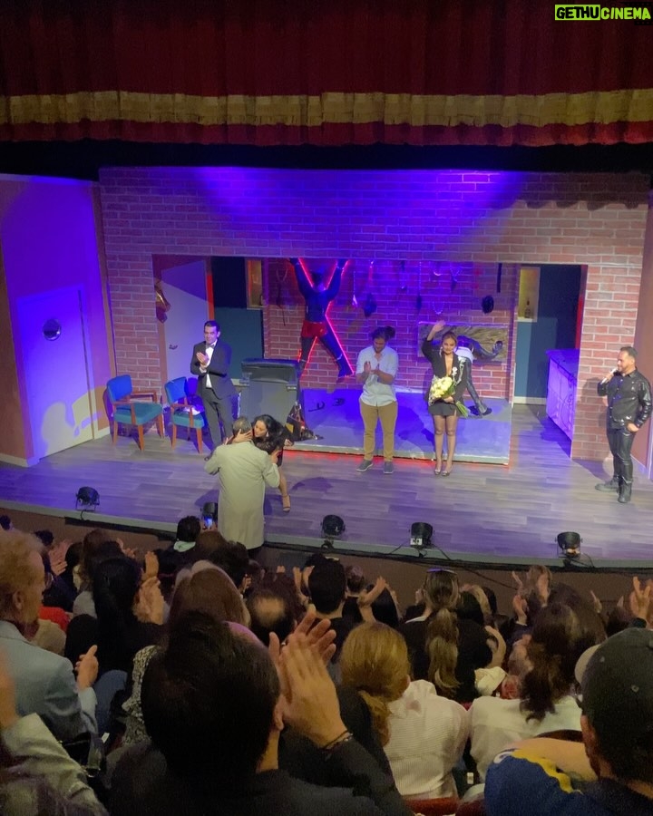 Yuliana Peniche - 2.5K Likes - Anoche fue el estreno a prensa y alfombra roja de @laobscenidaddelacarne 🎭 en el Teatro Renacimiento con puro talentoso @sugeyabregotv @cuquitaoficial_ @horaciopancheri y @salinasjorgemx Está muy atrevida y candente 🔥 la obra de teatro ¡ Tienen que verla ! Muchísimas felicidades a toda la compañía 👏🏼👏🏼👏🏼👏🏼 Éxito y larga temporada 💫 @omarproductor @jonathan.tonatiuh Sugey te queremos mucho amiga ✨❤️‍🔥 te ves guapísima y hermosa como siempre ❤️‍🔥

#centroculturalmanolofabregas #teatro #actores #laobscenidaddelacarne #alfombraroja