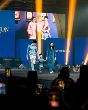 Zahirah MacWilson Instagram - So happy to be part of @bulanbintanghq with my family ✨Isaac is truly our star for the night!

Congratulations to Bulan Bintang on a great event! #Sedekadmenyinar 
#Bulanbintanghq