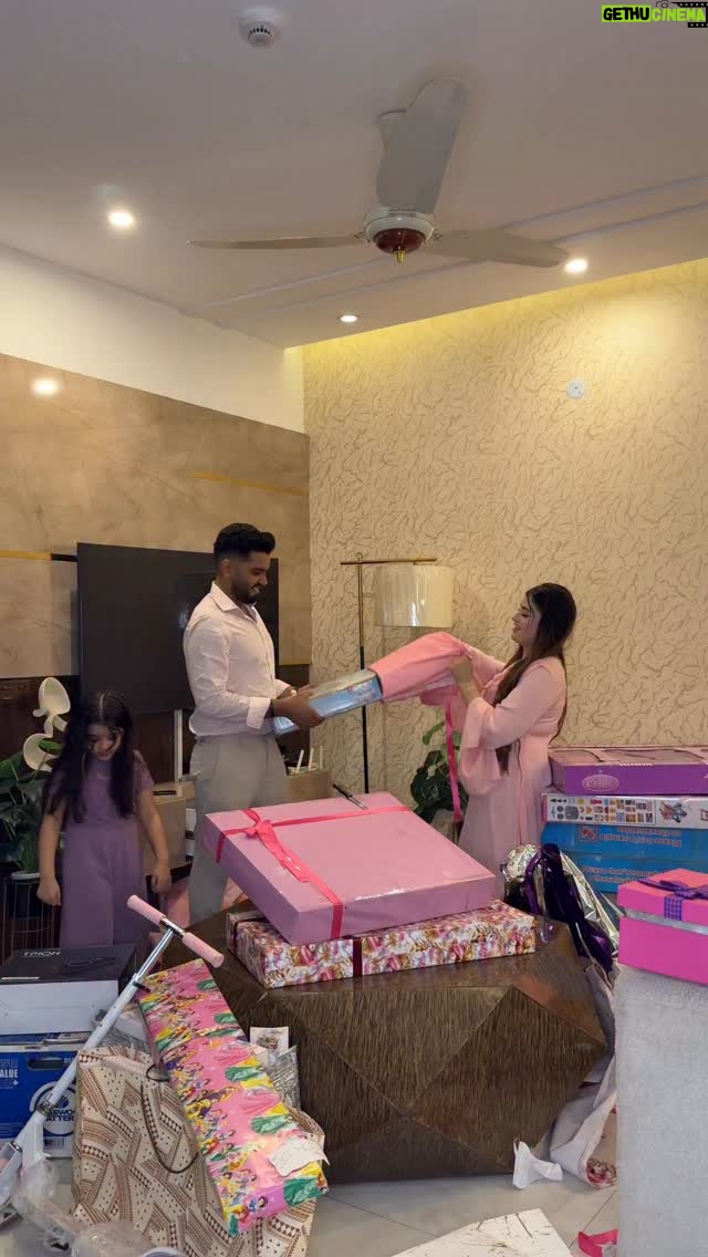 Zahra Waseem - 51.1K Likes - Most requested, unboxing gifts vlog🤍