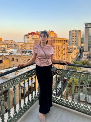 Zahra Waseem Instagram - Baku : Day 1🫶🏻