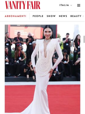 Zarina Yeva Instagram - Grazie @vanityfairitalia ❤️
#vanityfair #zarinayeva #biennale #venicefilmfestival