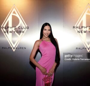 Zarina Yeva Instagram - Usher @usher x @ralphlauren @ralphlaurenfragrances
Wearing @versace @vestiaireco
Bag @maravictoria.official