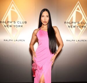 Zarina Yeva Instagram - Usher @usher x @ralphlauren @ralphlaurenfragrances
Wearing @versace @vestiaireco
Bag @maravictoria.official