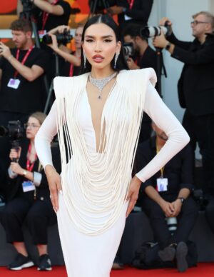 Zarina Yeva Instagram - Thank you Armani
@armanibeauty
@giorgioarmani for inviting me to "The Smashing Machine" @thesmashingmachinemovie premiere during@labiennale with @therock @emilybluntofflcial
Dress @stephanerolland_paris
Diamonds @damianiofficial
Shoes @lesilla
Glam @armanibeauty @cedricjolivet
Hair @kerastase_official @davide_andena@sauro_official