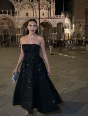 Zarina Yeva Instagram - @giorgioarmani during Venice Film Festival 🖤
#armani #venice #venicefilmfestival #zarinayeva