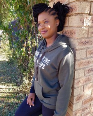Zenande Mfenyana Instagram - Ndi phole apha kwa dabs 😊 TGIF