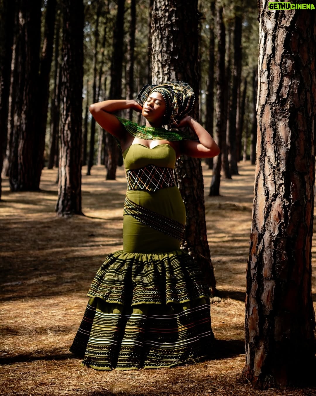 Zenande Mfenyana - 41.8K Likes - A moment in time, adorned in @uyinqaba_designs 💚🤍 Happy Heritage Month 🇿🇦

👗: @uyinqaba_designs 
📸: artinthemusic