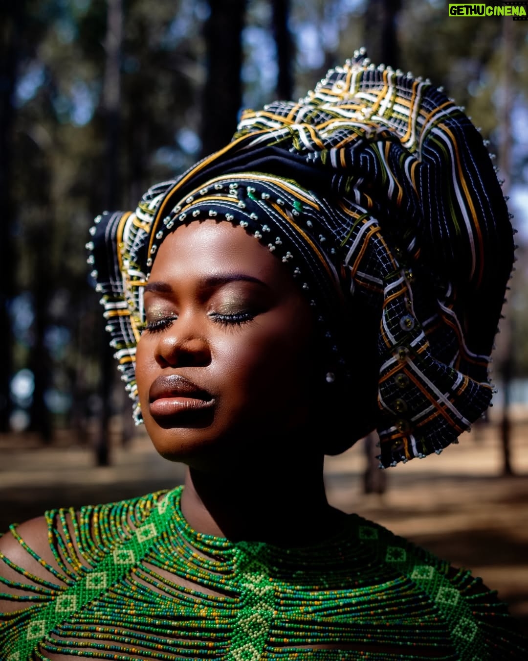 Zenande Mfenyana - 41.8K Likes - A moment in time, adorned in @uyinqaba_designs 💚🤍 Happy Heritage Month 🇿🇦

👗: @uyinqaba_designs 
📸: artinthemusic