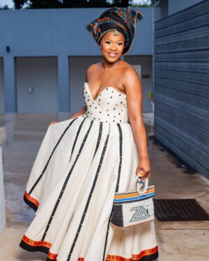 Zenande Mfenyana Instagram - Had a glorious time at the @zaziclothingfactory first annual fashion fair this past weekend #FashionMeetsCulture ❤️
NY Fashion week we are ready! Zazi to the world ✈️🌍
💄: @fixyourcrown_beautygalaxy
📸: @dakar_photography_062