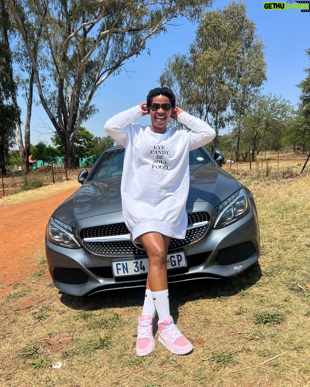 Zenande Mfenyana - 33K Likes - My birth month is always such a vibe #OVO🖤🤍🖤

👟: @drip.or.drown_sa