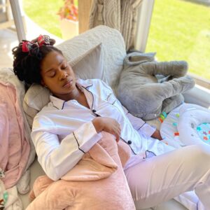 Zenande Mfenyana Instagram - “When baby sleeps, you must also try and take a nap”
Say no more 😴😴😴