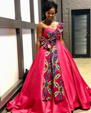 Zenande Mfenyana Instagram - That other night at this other event dressed by @bmashilodesigns 👗 oh did I mention that Bonolo made this dress in less than 24 hours? I stan a focused Queen 👸🏽
📸: @swiss_libe