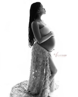 Zenande Mfenyana Instagram - “Wangthinta ngakhukhumala
Ngafana ne self raising” 🤰🏽❤️