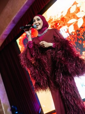Ziana Zain Instagram - RISM 64th Anniversary Dinner. Thank you @royalinstitutionofsurveyors for having me! Such a lovely time with everyone ❤️