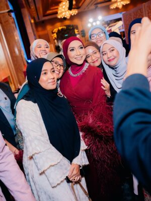 Ziana Zain Instagram - RISM 64th Anniversary Dinner. Thank you @royalinstitutionofsurveyors for having me! Such a lovely time with everyone ❤️