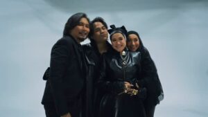Ziana Zain Instagram - EMPAT Live in Kuala Lumpur 2025. Konsert ini menampilkan empat figura penyanyi terkenal tanahair - Ziana Zain, Anuar Zain, Ernie Zakri dan Syamel.
Buat pertama kalinya ahli keluarga ini—adik beradik Ziana dan Anuar, anak saudara mereka Ernie, dan suaminya Syamel—akan berkongsi pentas dalam konsert berskala penuh, menggabungkan dua generasi bakat muzik Malaysia.
🎟 Dapatkan tiket VIP & DIAMOND anda sekarang di: www.ticket2u.com.my/empatkl
Boleh juga gunakan Atome / SPayLater anda untuk mendapatkan tiket idaman anda ❤️ Jangan tunggu lagi!
EMPAT Live In Kuala Lumpur 2025 – malam penuh bintang, penuh emosi, dan penuh kenangan ✨
Jangan lepaskan peluang yang hanya datang sekali ini. Jumpa anda disana!
#KonsertEMPAT #EMPATKL #AnuarZain #ZianaZain #ErnieZakri #Syamel