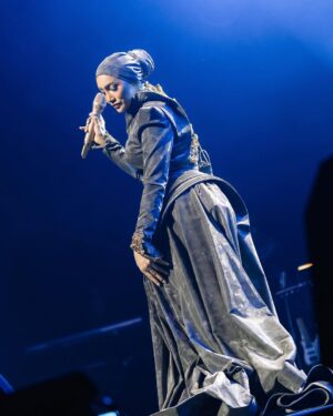 Ziana Zain Instagram - Ending the night in style with this stunning dress by @faizuluziaf @hautecouturebyri , perfectly capturing the elegance and energy of the last segment of the performance.
#ZianaZainKonsert2024 #ZianaZainLiveInSG
#IamZianaZain #ZianaZain #SingaporeConcert2024 #Concert #Konsert #MusePlus #MusePlusPresentsZianaZain #AltusProhouse