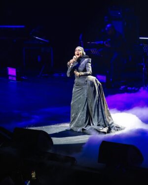 Ziana Zain Instagram - Ending the night in style with this stunning dress by @faizuluziaf @hautecouturebyri , perfectly capturing the elegance and energy of the last segment of the performance.
#ZianaZainKonsert2024 #ZianaZainLiveInSG
#IamZianaZain #ZianaZain #SingaporeConcert2024 #Concert #Konsert #MusePlus #MusePlusPresentsZianaZain #AltusProhouse