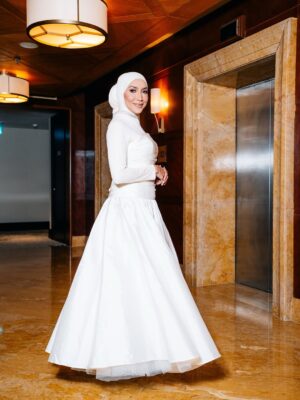 Ziana Zain Instagram - Stepping into the event with style and confidence. Loving this look!
In @afiqmofficial
Styled by @abushaefhamza
Makeup by @bobocinta
Hijab by @farhanahfauzy
📸 @rizuansyahhh
#zianazain #iamzianazain #FortuneASEANGCC