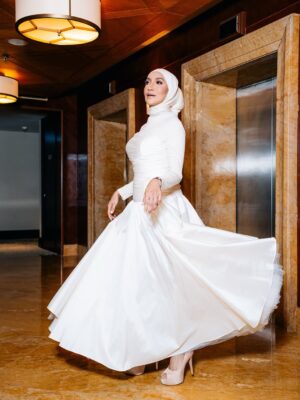 Ziana Zain Instagram - Stepping into the event with style and confidence. Loving this look!
In @afiqmofficial
Styled by @abushaefhamza
Makeup by @bobocinta
Hijab by @farhanahfauzy
📸 @rizuansyahhh
#zianazain #iamzianazain #FortuneASEANGCC