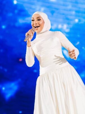 Ziana Zain Instagram - Honoured to be part of the FORTUNE ASEAN-GCC Economic Forum 2025. Grateful for the opportunity to entertain such distinguished guests — a truly memorable experience 🫶.
#zianazain #iamzianazain #FortuneASEANGCC