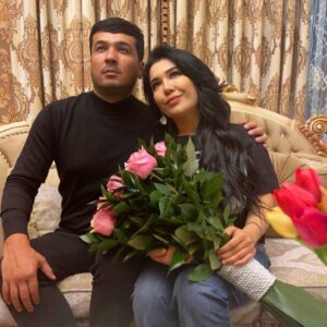 Ziyoda Instagram - Ayol uchun eng chiroyli sovg’a bu unga ajratilgan vaqt va mehirdur🌹❤️ @eldor_ehsanovich 💞
