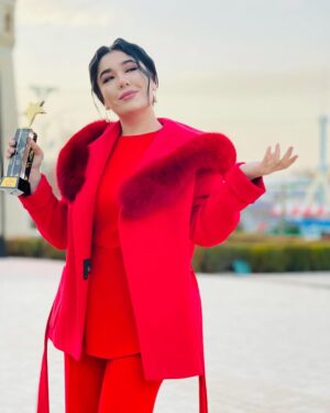 Ziyoda Instagram - Yilning eng yaxshi qo’shig’i “TOR KO’CHA” qo’shig’i deb topildi urraaaaaa💃🏻💃🏻💃🏻💃🏻💃🏻💃🏻💃🏻
Barcha muxlislarimga ijodkorlarga o’z minnaddorchiligimni bildiraman❤️ @milliytvofficial @mtv_mkokteyl Katta tashakkur❤️
@xamdam__sobirov @liil.khuramov @isakhadjaev @zarina_yuldashova_  @dili.me Do’stlarim katta rahmat sizlarga❤️
Foto by @kamron_solihov  og’lim😃😍