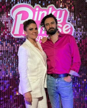 Zoraida Gómez Instagram - Aquí en la inauguración de #pinkypromiseexperience @karladiazof El lugar si que es toda una experiencia increíble
Todo el éxito @karladiazof Me encantó verte … Te quierooooo✨✨✨✨