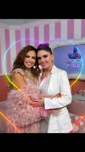 Zoraida Gómez Instagram - Llegamos al lugar más pink de la CDMX @pinkypromisetv
@karladiazof Todo el éxito amiga ya hacía falta un lugar así de mágico y único para ir a pasarla muuuuy bien
Te queremos 💖