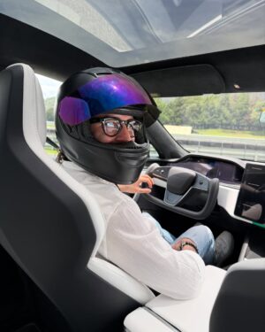 Zoraida Gómez Instagram - Esto si que fue una actividad diferente y especial gracias mi amor!! @el_yoguen
TRACK DAY !
@mexicodriveresort