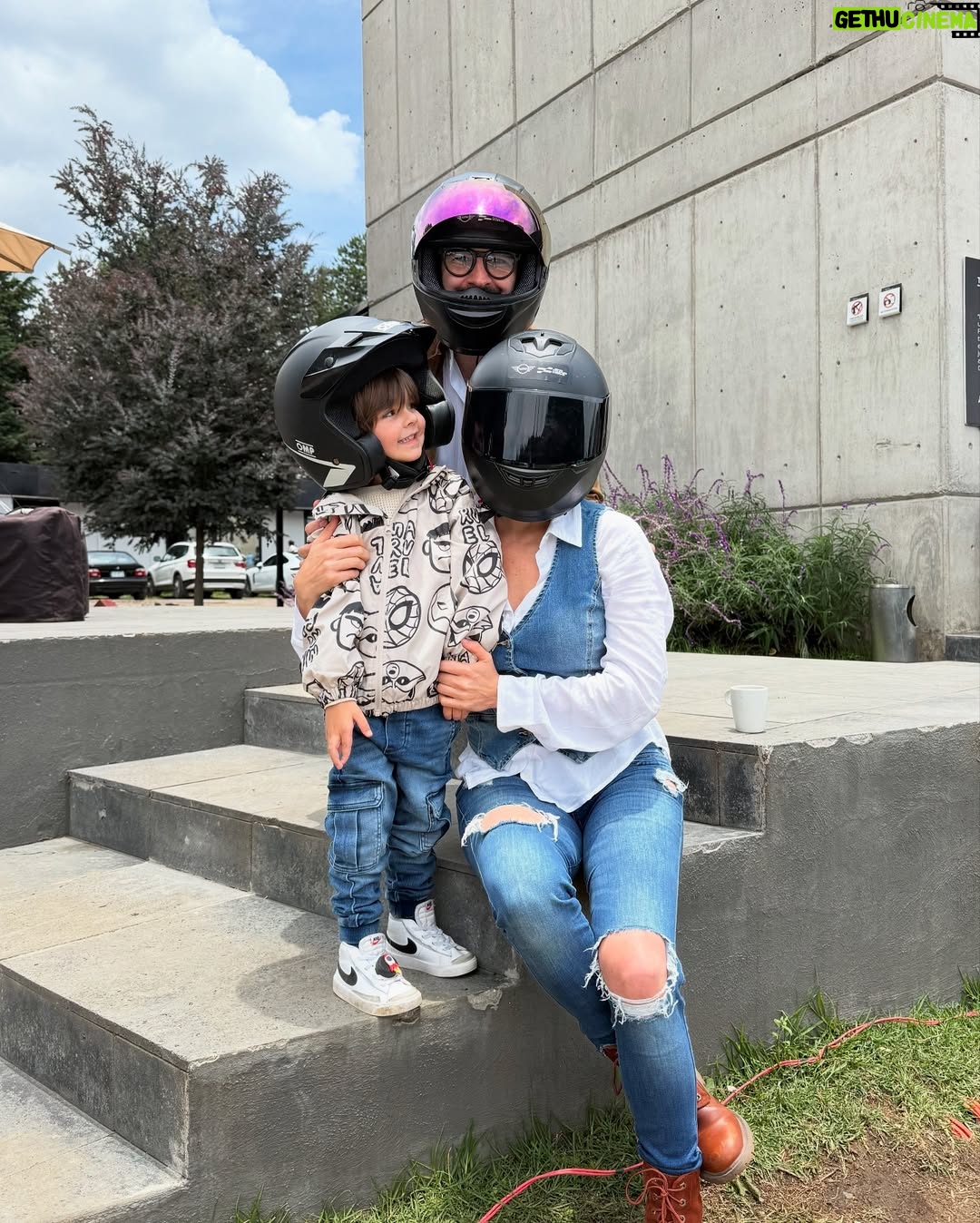 Zoraida Gómez - 12.9K Likes - Esto si que fue una actividad diferente y especial gracias mi amor!! @el_yoguen 

TRACK DAY ! 

@mexicodriveresort